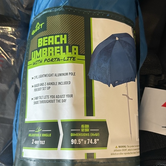 Quest Beach Umbrella. NWT in bag! - Picture 2 of 2